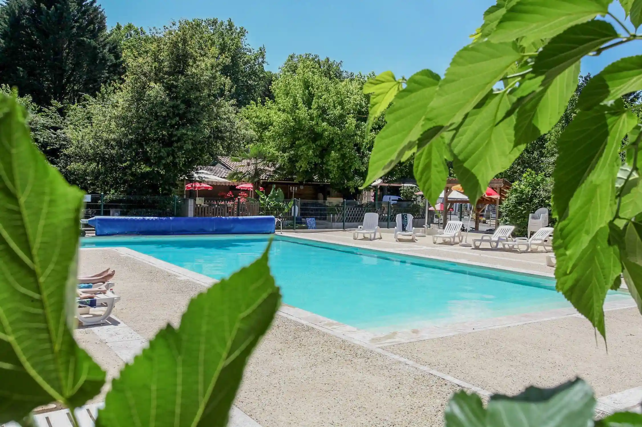 campsite with swimming pool perigueux